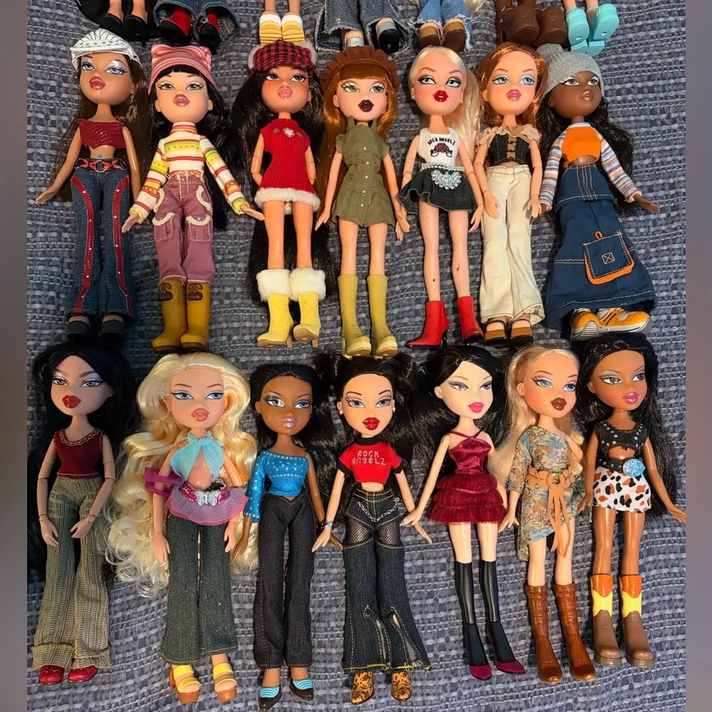 Mixed Bratz Doll Lot - Assorted Outfits and Styles - Picture 2 of 5
